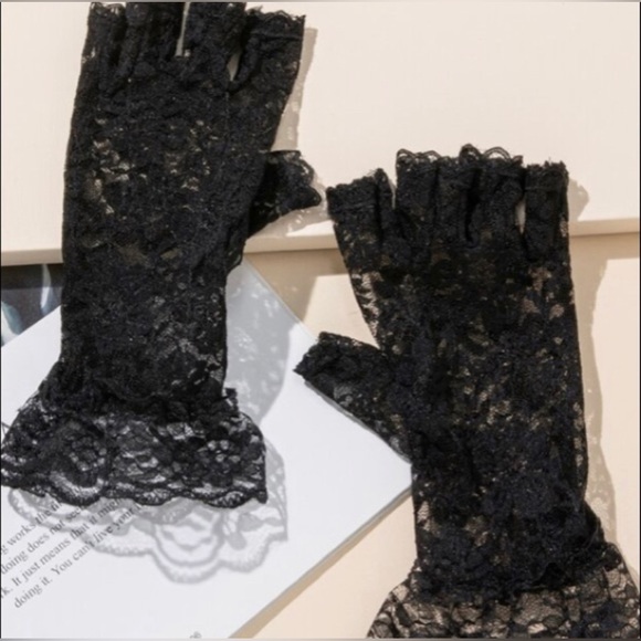 Black Fingerless Laced Ruffled Gloves Victorian Inspired - Picture 2 of 4